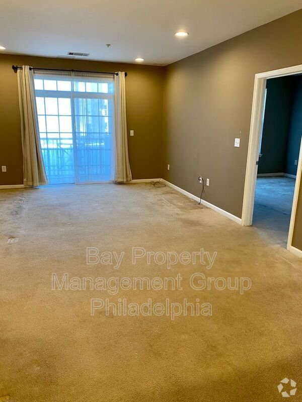 Building Photo - 350 W Elm St