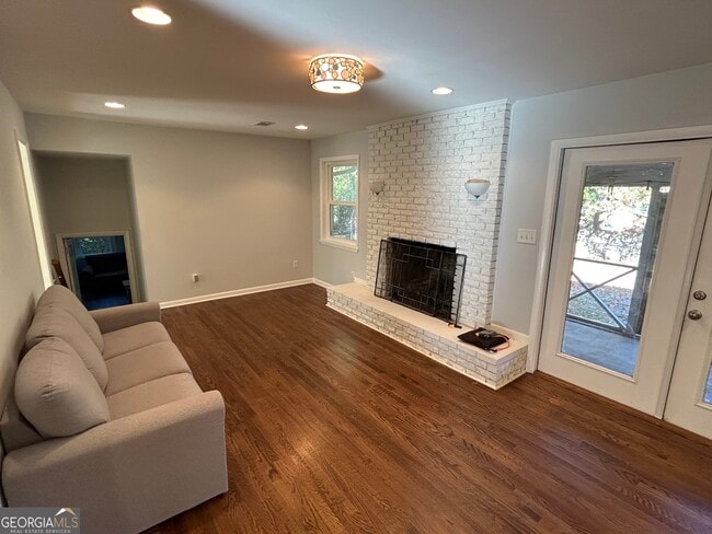 Building Photo - 116 Colonial Dr