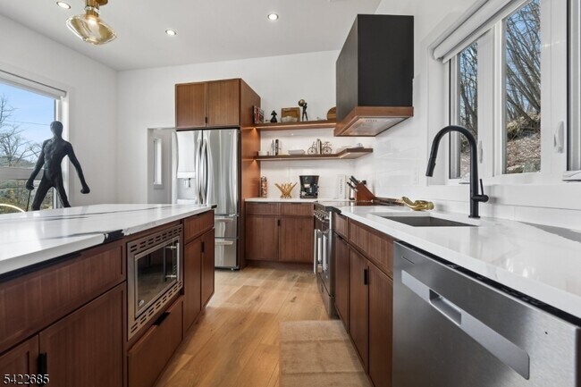 Building Photo - 301 Kingsland Rd