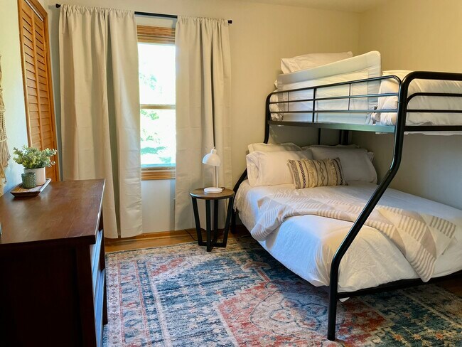 Building Photo - 4202 Lake St