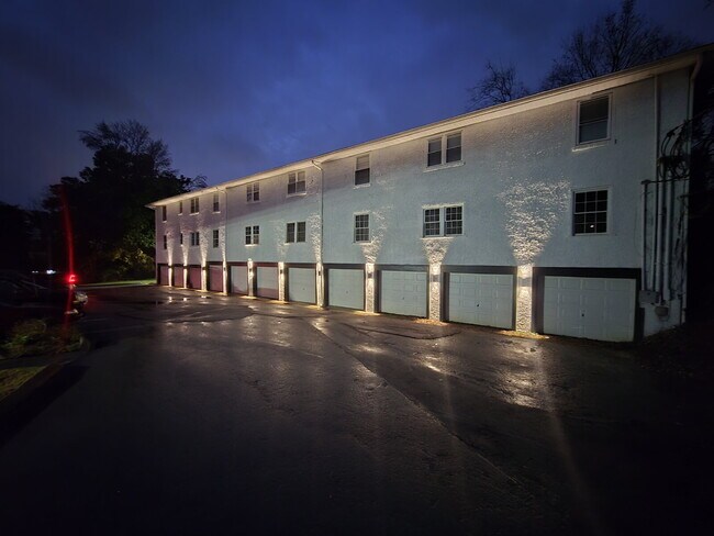 Building Photo - Updated 2BR/1BA in the Heart of Fountain City, Modern Finishes & Everyday Convenience!