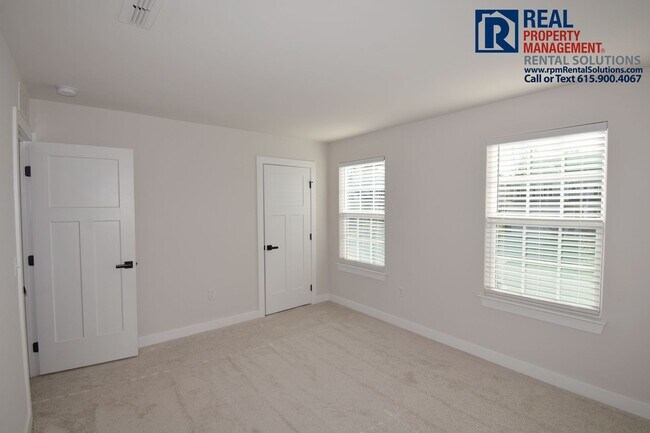 Building Photo - Amazing, modern and spacious home! 4 bd, 2...