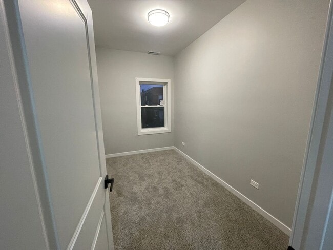 Building Photo - ?? Spacious 3BR + Den | 3-Level Home with ...