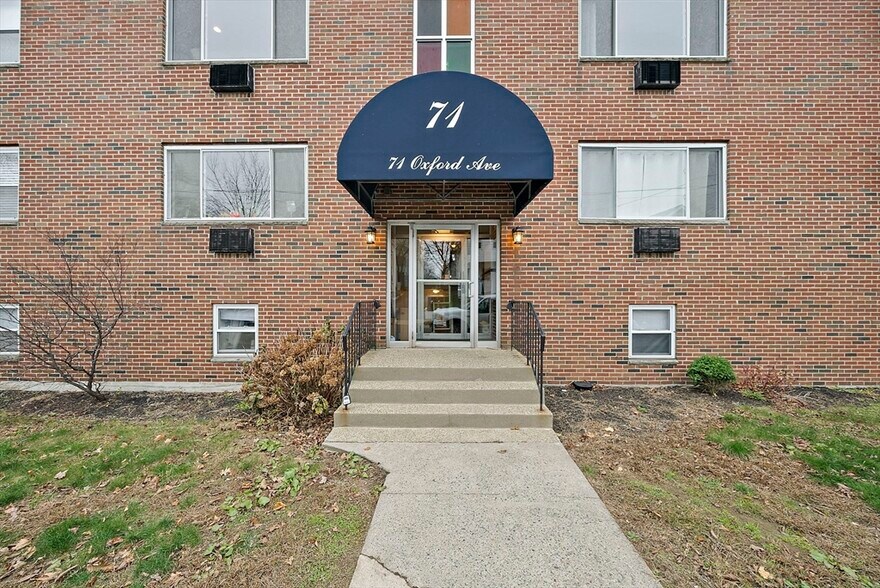 Primary Photo - 76 Oxford Ave