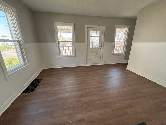 Building Photo - 3-bedroom, 1-bath house: $1050