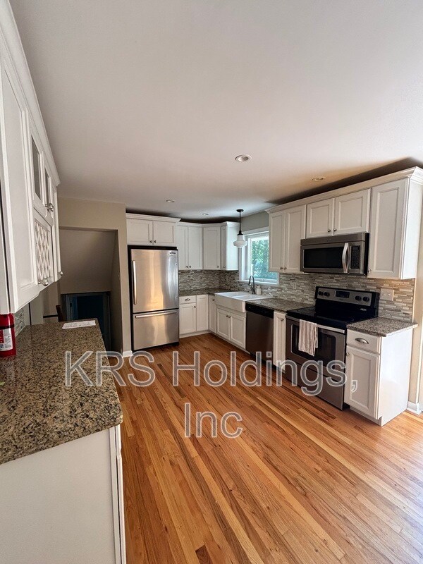 Building Photo - 2318 Penrose Dr