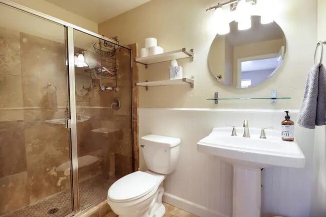 Building Photo - 1326 W Palm Ln