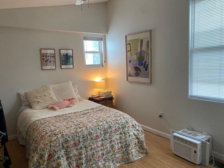 Primary Photo - 75 5th St