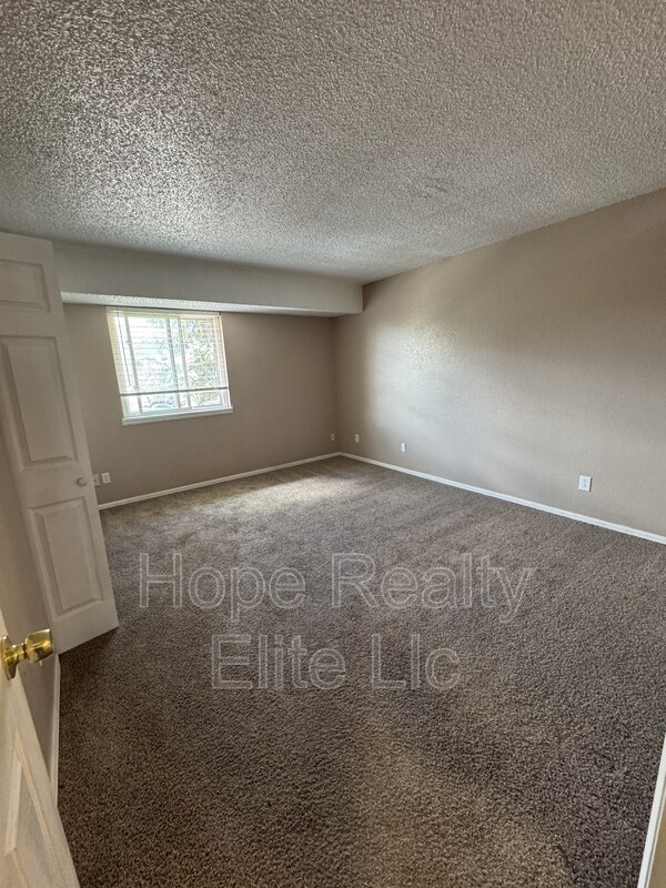 Building Photo - 2522 Knob Hill Ct