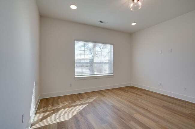 Building Photo - Madison new construction in gated community, pet friendly, 2 car garage, $500 off first month's rent