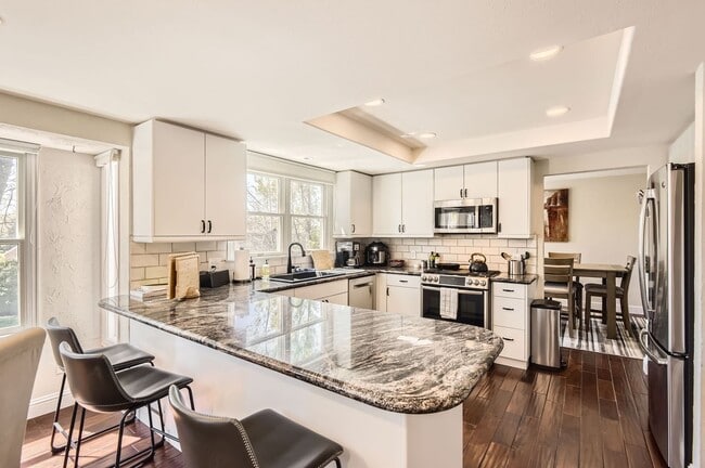 Building Photo - Gorgeous Home in Centennial w/Beautiful Fi...