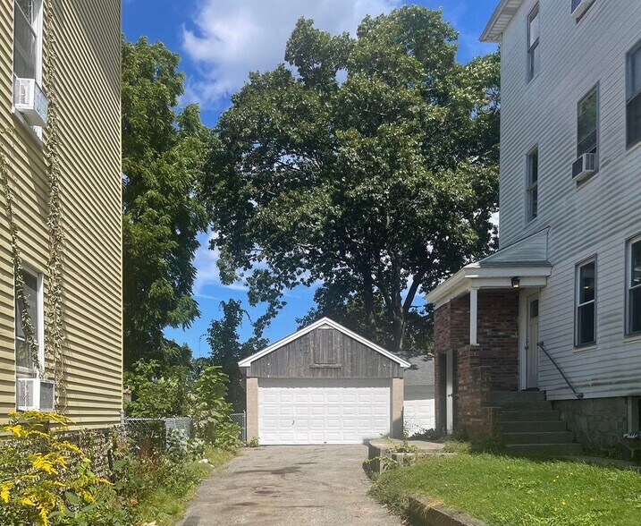 Building Photo - 23 King Philip Rd
