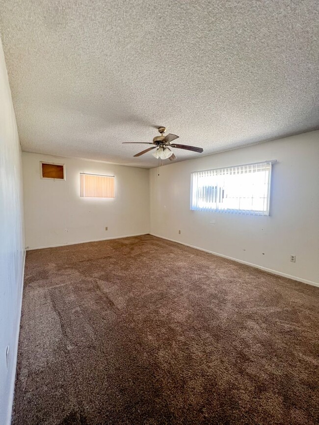 Building Photo - Cute 3 bedroom 2 bath in Desert Heights