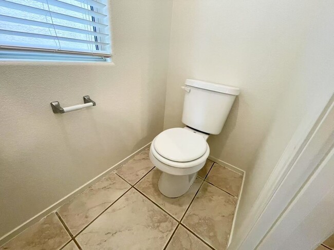 Building Photo - Gorgeous 3 bed, 2 1/2bath home.