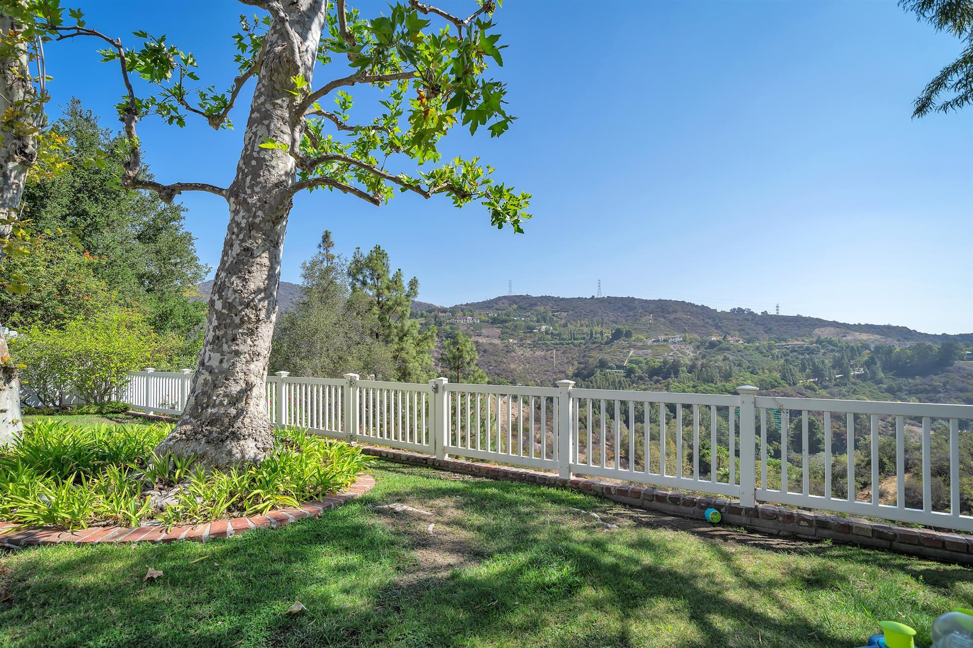 Building Photo - 2324 Banyan Dr