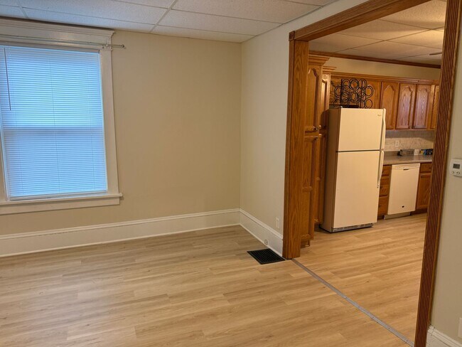 Building Photo - 2-3 Bedroom Home Canton