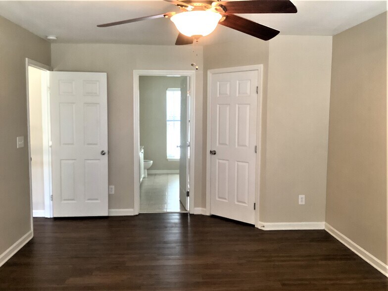 Building Photo - 818 Laurel Meadows Pkwy