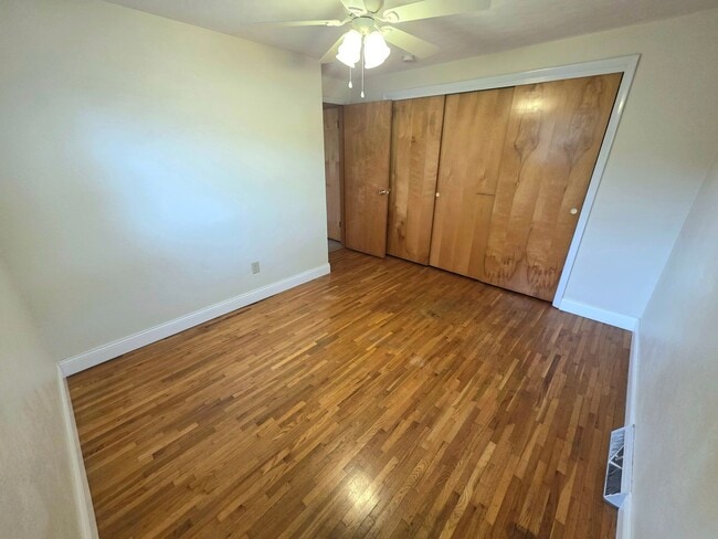 Building Photo - 3 Bedroom, 2 Bath House on Brink Avenue