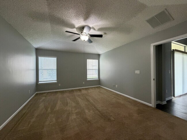 Building Photo - 3041 Southhall Ct