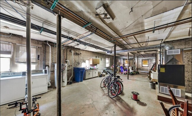 Building Photo - 4215 N Francisco Ave