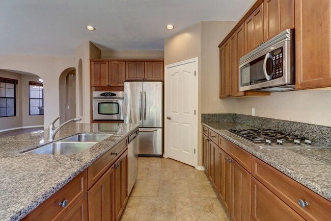 Building Photo - Beautiful 4 bedroom 2 bathroom home in Prescott!
