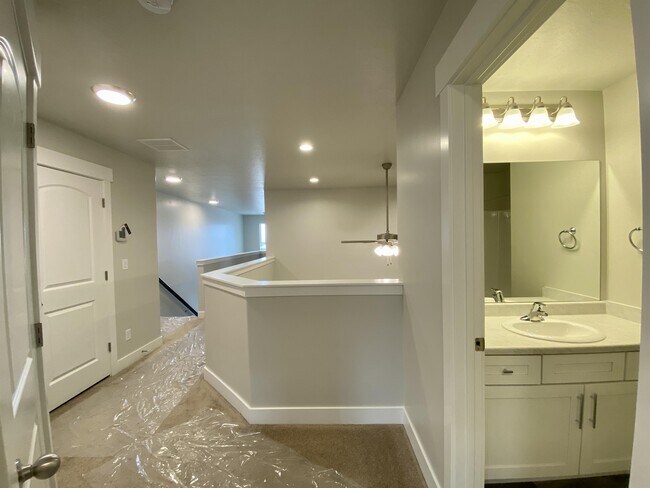 Building Photo - 13926 S Champlin Peak Dr