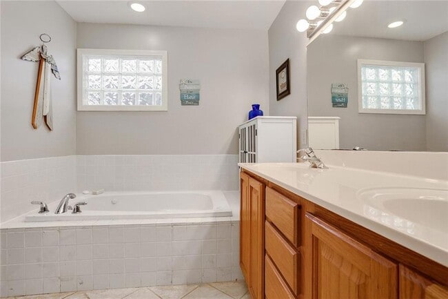 Building Photo - 2690 Tupelo St SE