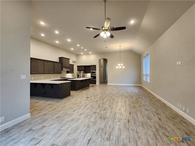Building Photo - 1113 Carriage Loop