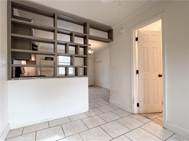 Building Photo - 413 Ewalt Ave