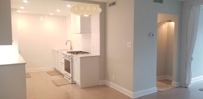 Building Photo - Affordable (utils included!) Luxury Living...