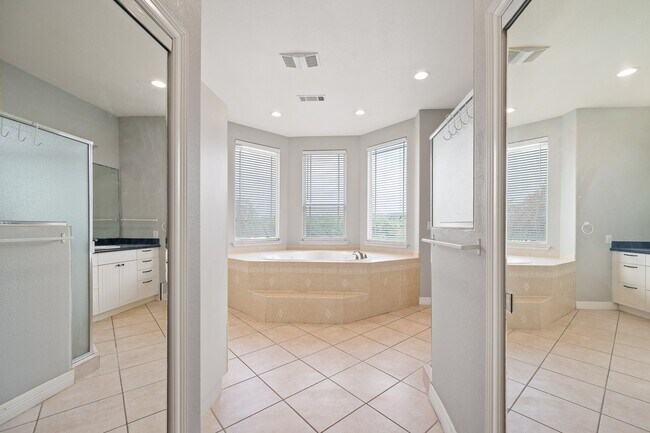 Building Photo - 13819 Lakeview Meadow Dr