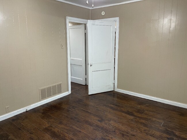 Building Photo - 1811 Bolivar St