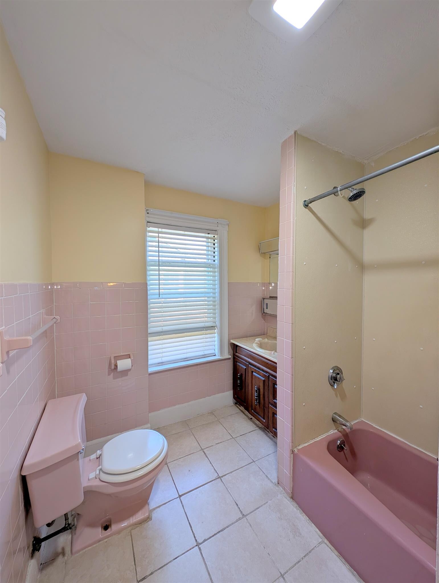 Building Photo - 58 Monument St