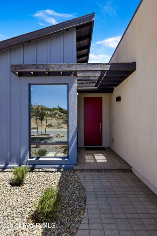 Building Photo - Beautiful Home in a Stunning 55+ Community...