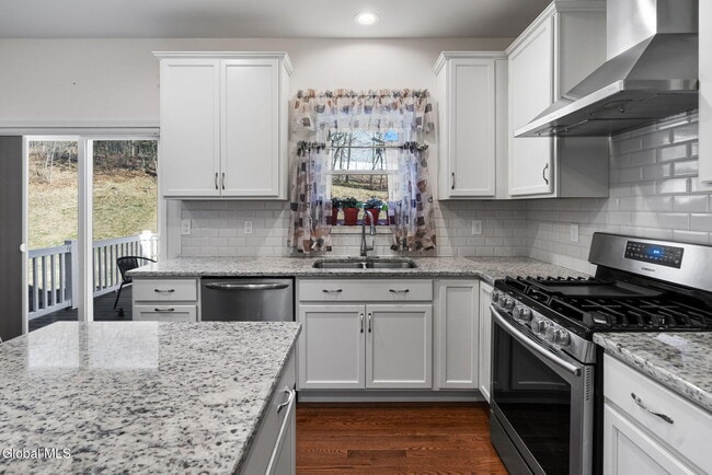 Building Photo - 2 Birch Ct