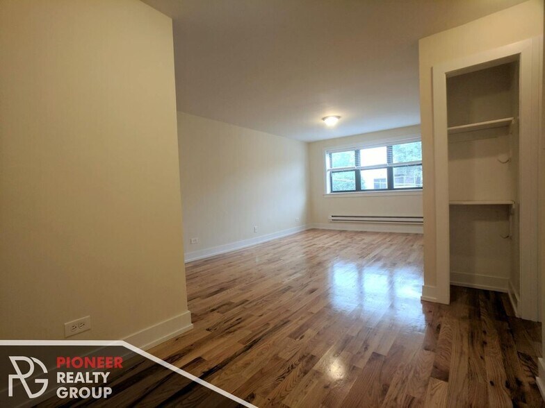 Building Photo - 555 W Arlington Pl