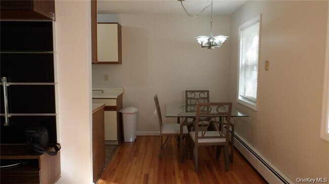 Building Photo - 502 Barclay Manor