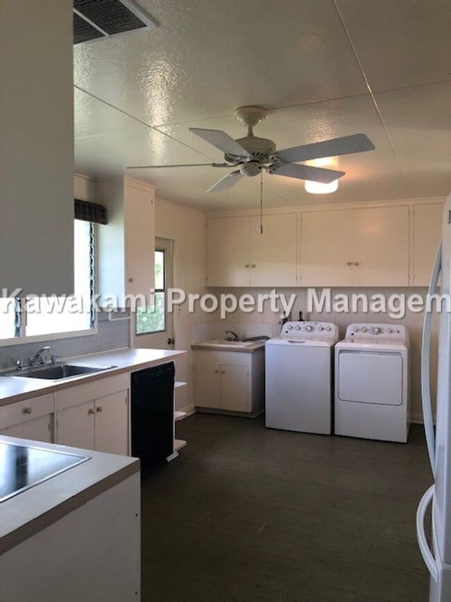 Building Photo - 5537 Haleola St