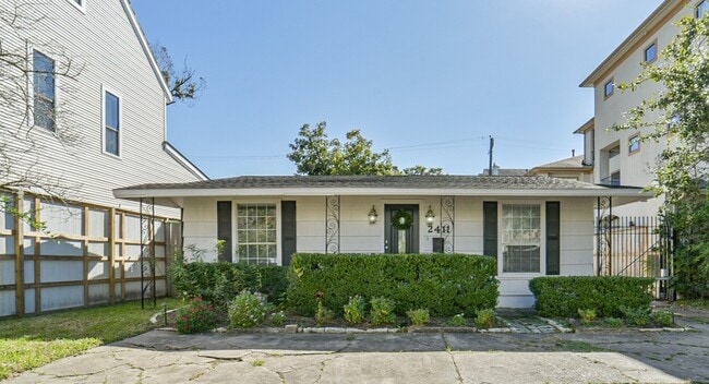 Building Photo - 2411 Wroxton Rd