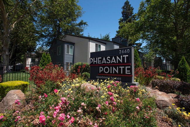 Building Photo - Pheasant Pointe