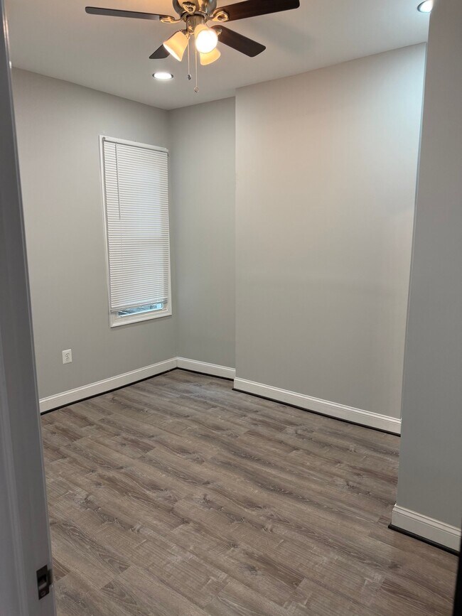 Building Photo - 615 N Rosedale St