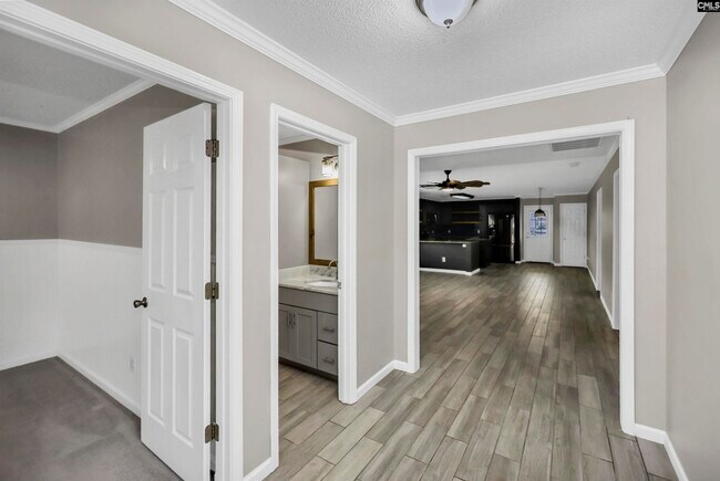 Building Photo - 331 Bracken Dr