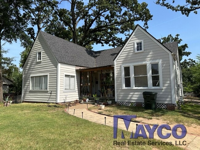 Building Photo - 1 bedroom duplex apartment in Highland!