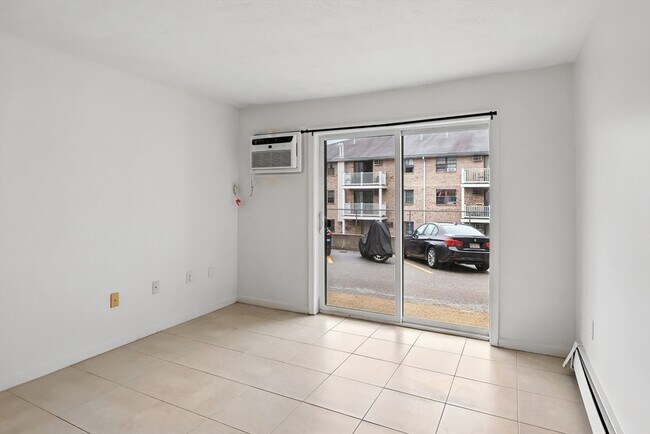 Building Photo - 18 Kenmar Dr