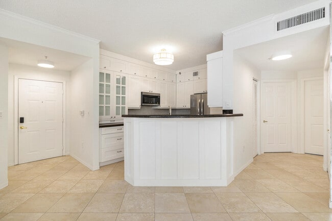 Building Photo - 1805 N Flagler Dr