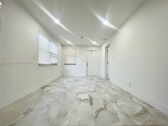Building Photo - 1649 NE 8th Ave