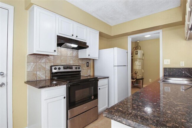 Building Photo - 12223 W Village Dr