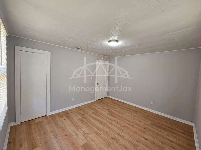 Building Photo - 2040 W 15th St