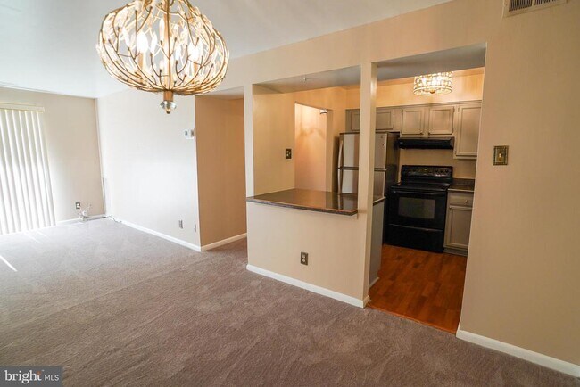 Building Photo - 10115 Prince Pl