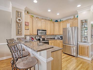 Building Photo - This exquisite condo boasts breathtaking o...